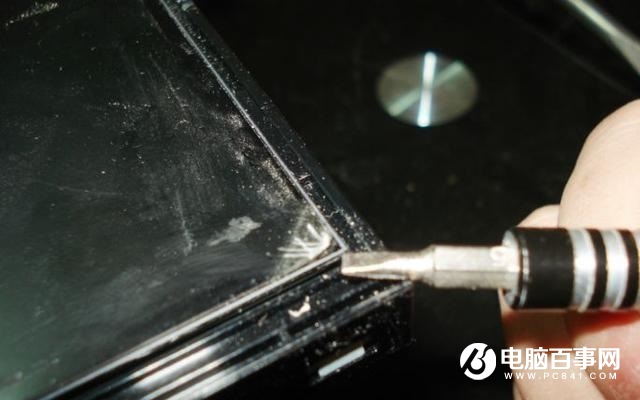 电脑屏幕上有层偏光膜 手欠撕下来可就“瞎”了！