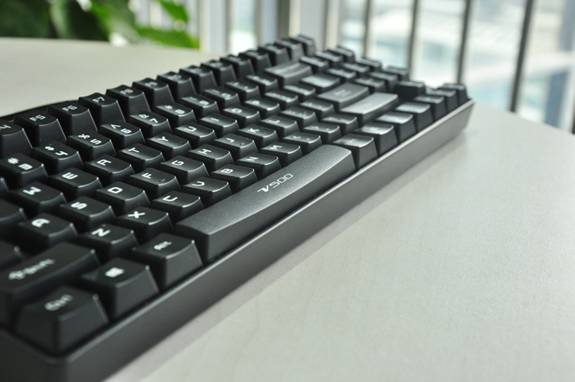 雷柏V500机械键盘2015 RAPOO黑轴版上市 
