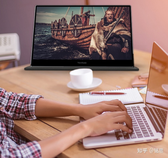 显示器曲面屏好么