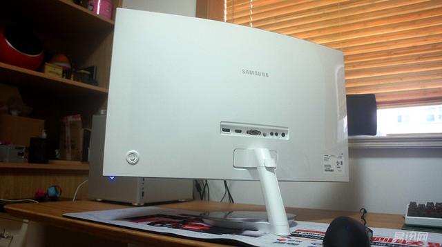 显示器曲面屏好么