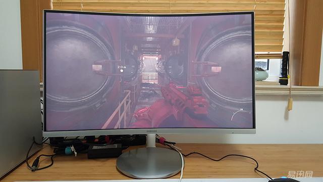 显示器曲面屏好么