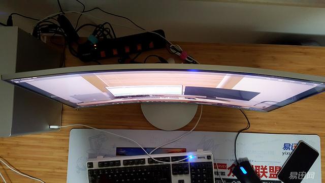 显示器曲面屏好么