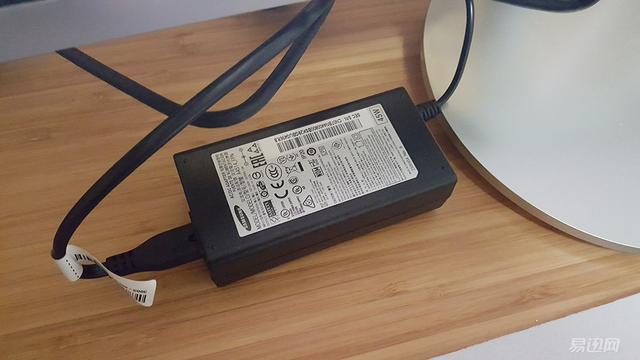 显示器曲面屏好么