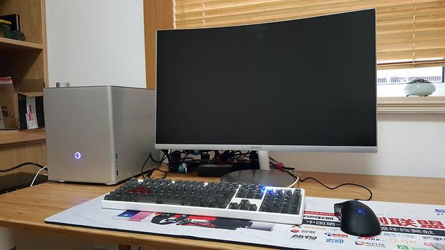 显示器曲面屏好么