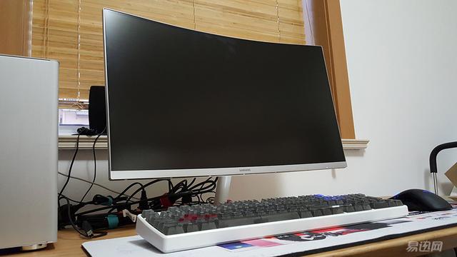 显示器曲面屏好么