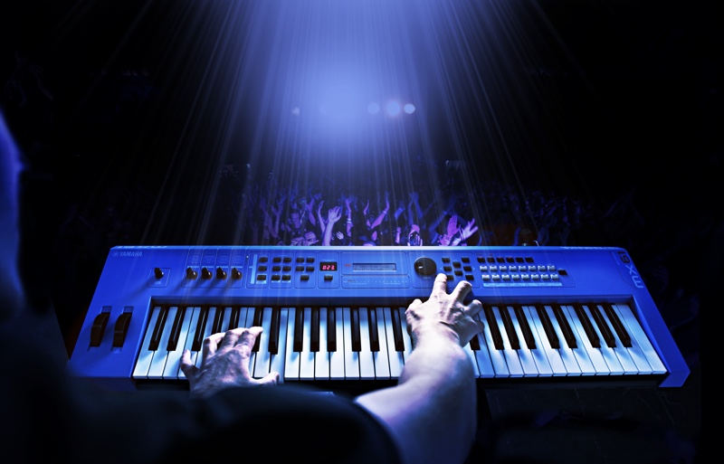 肩背式键盘合成器_孤岛式键盘是背装的吗?_堆栈式 背照式