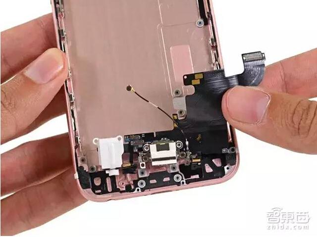 iPhone 6s终极拆解 揭秘玫瑰金内部结构