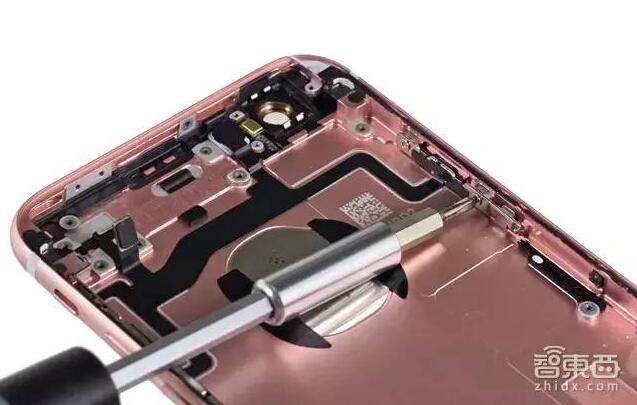 iPhone 6s终极拆解 揭秘玫瑰金内部结构
