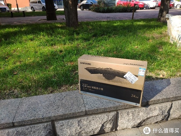 23.5寸就做曲面到底有没有必要?打脸入手三星曲面显示器开箱体验