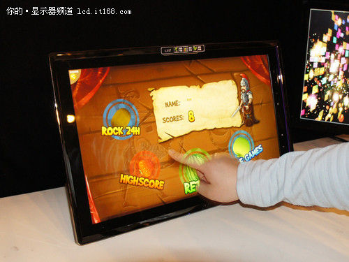 显示器内置音箱好吗