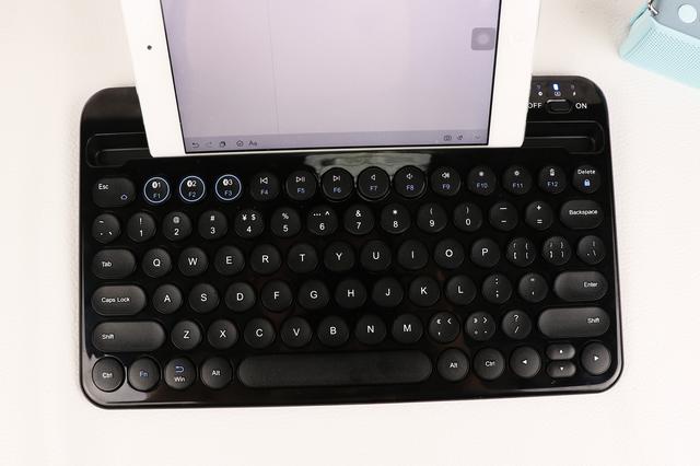 航世蓝牙键盘配对