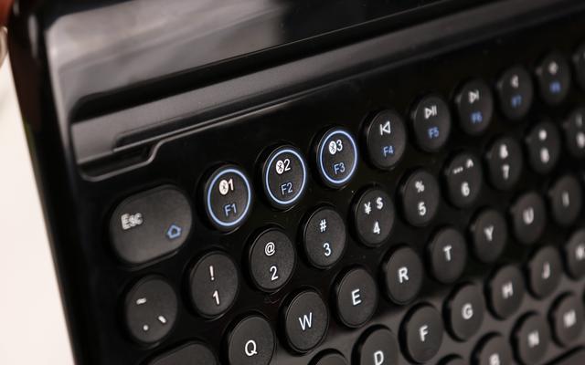 航世蓝牙键盘配对