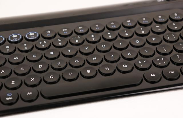 航世蓝牙键盘配对