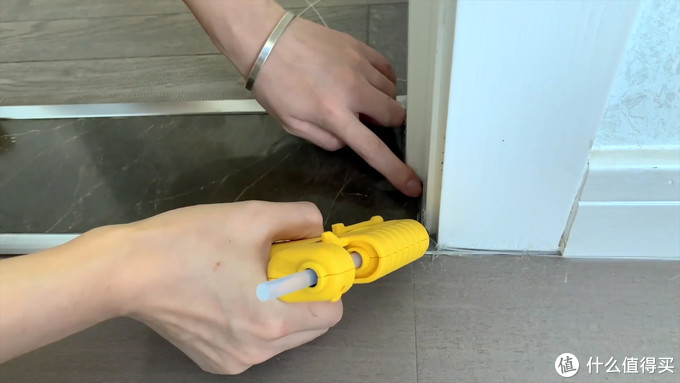 转角的地方多打一些胶