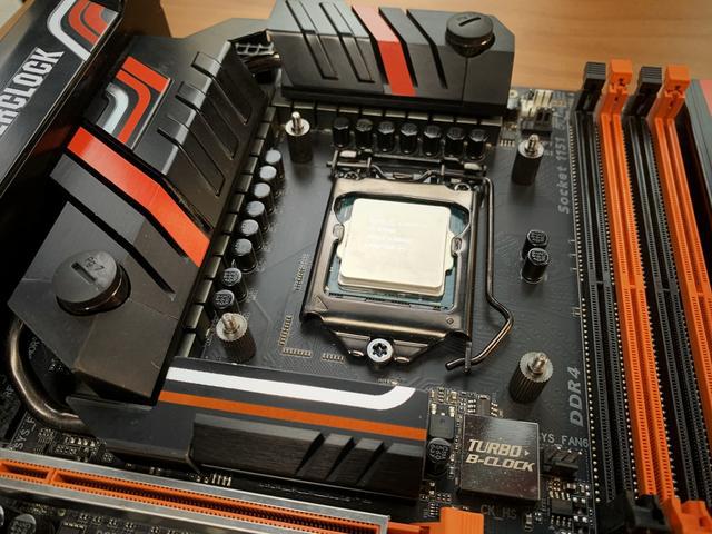 笔记本主板螺丝滑丝_主板没有螺丝_iphone5s主板螺丝怎么拆