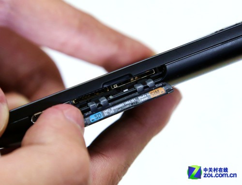 触摸屏+QWERTY键盘 BB10系统黑莓Q5图赏 