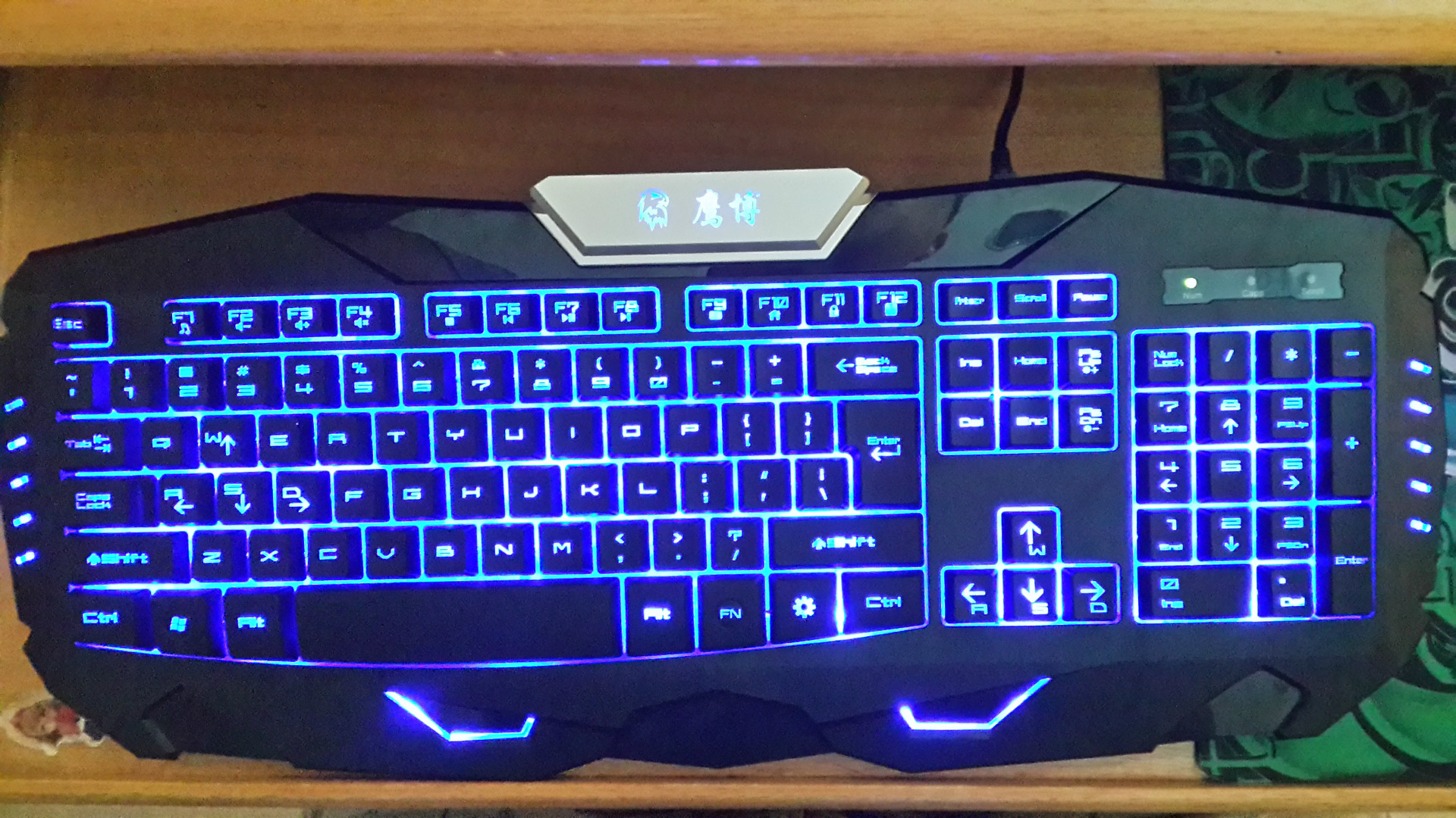 电脑开机屏幕键盘不亮_电脑屏幕不亮键盘不亮_电脑能开机屏幕不亮