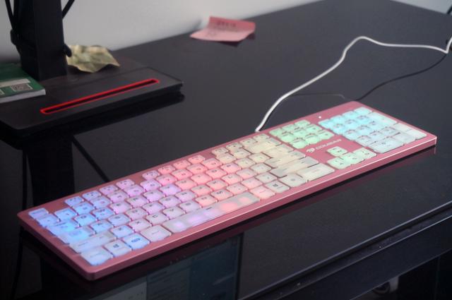 孤岛式键盘和巧克力键盘的对比_巧克力键盘和孤岛式键盘_巧克力键盘+孤岛式键盘