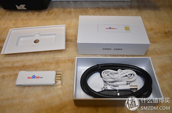 主机，电源线 HDMI线和说明书，感觉做工还是可以的