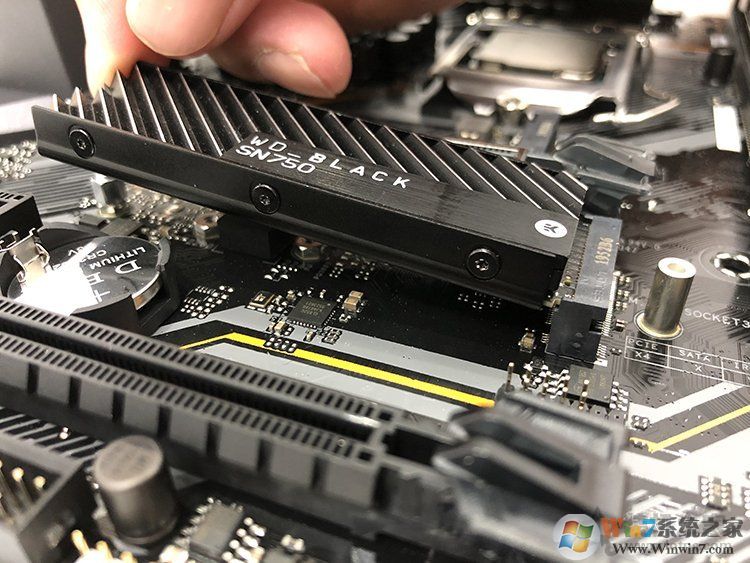 电脑怎么安装固态硬盘？电脑安装M.2和SATA SSD硬盘教程图解