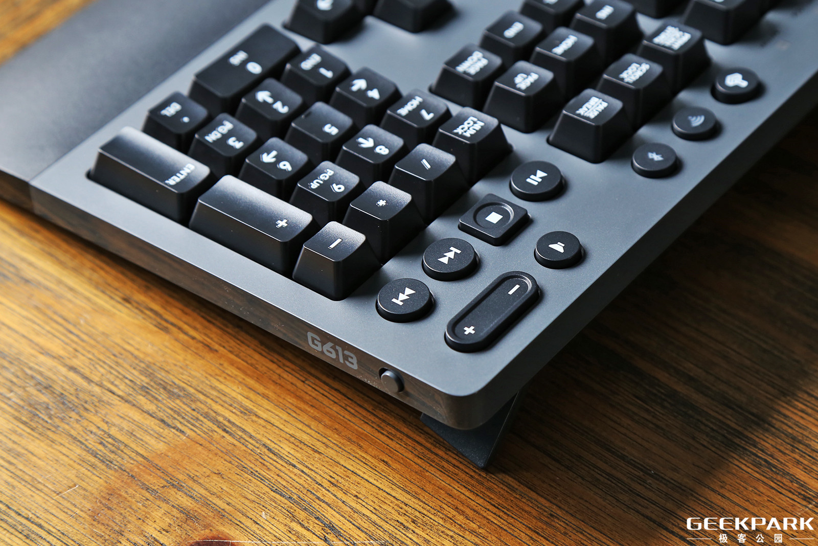 无线键盘鼠标打游戏好用吗