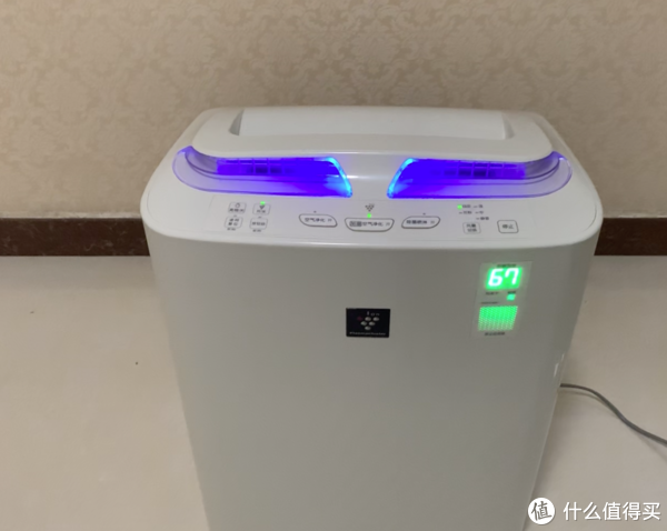 捡斐讯的垃圾，确实都很好用。路由k2t，音箱r1，空气检测仪m1，电视盒子n1