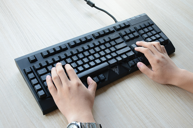 人体工程学键盘体验_人体工程学键盘_人体工程学键盘推荐