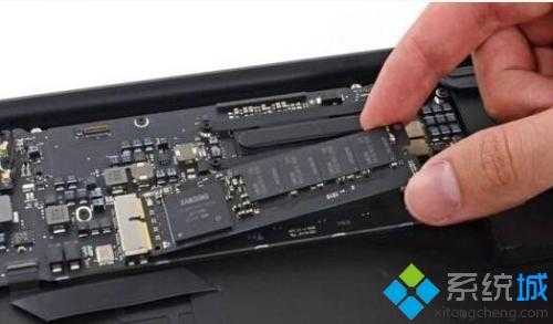 怎么看笔记本电脑能不能装固态硬盘