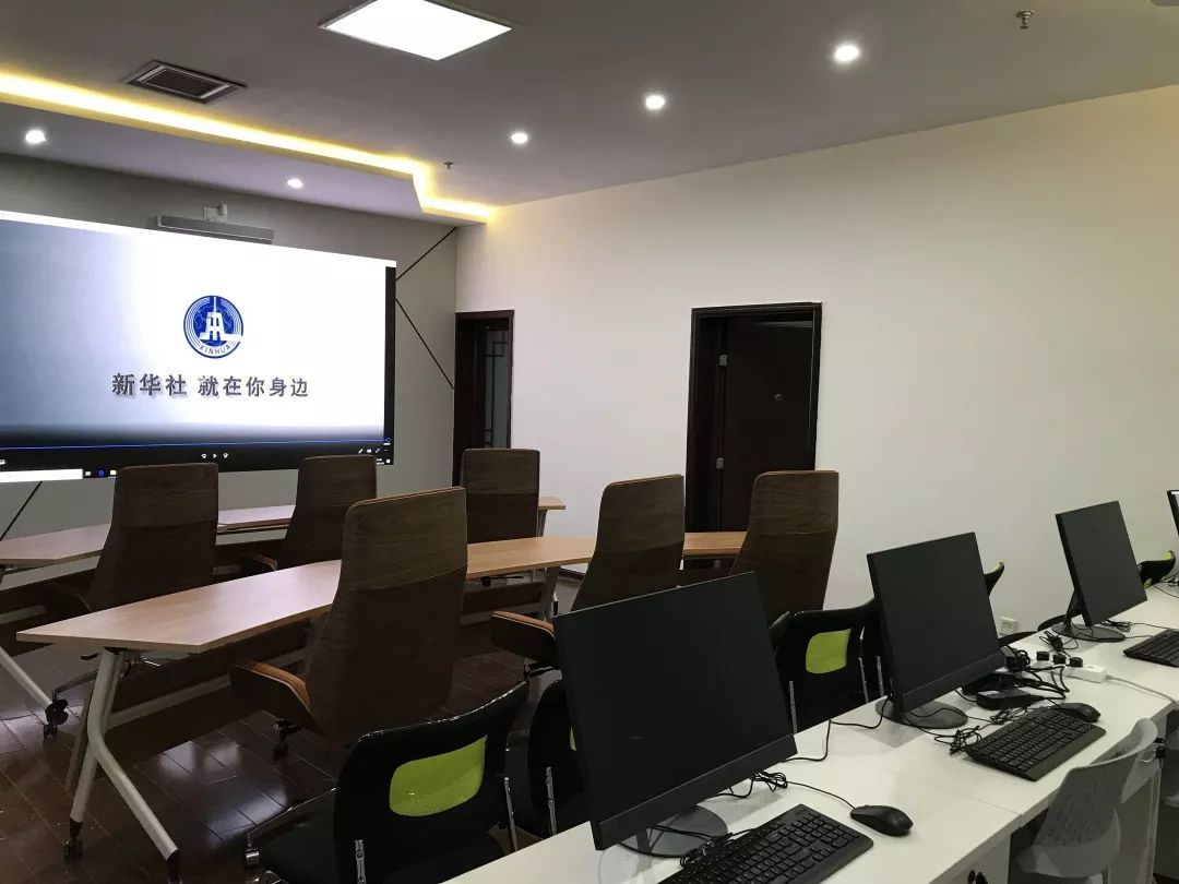 小显示器大屏效果