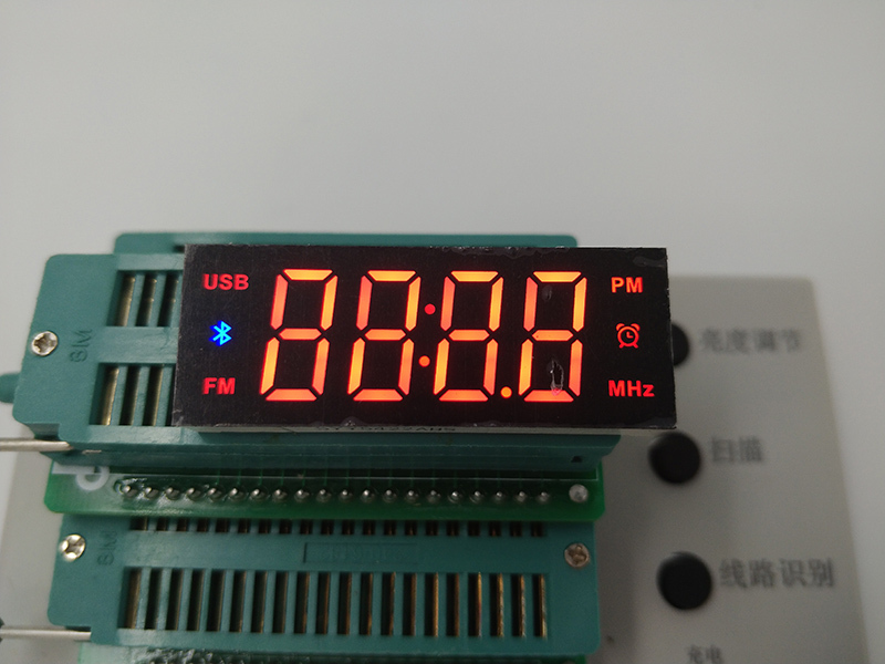 显示器亮一下就黑屏_电脑开机黑屏只显示损坏的图像_笔记本开机灯亮黑屏