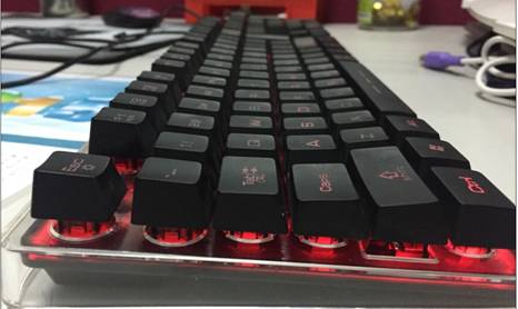 黑暗中的舞者-讯拓苹果风铁甲水晶键盘曝光 