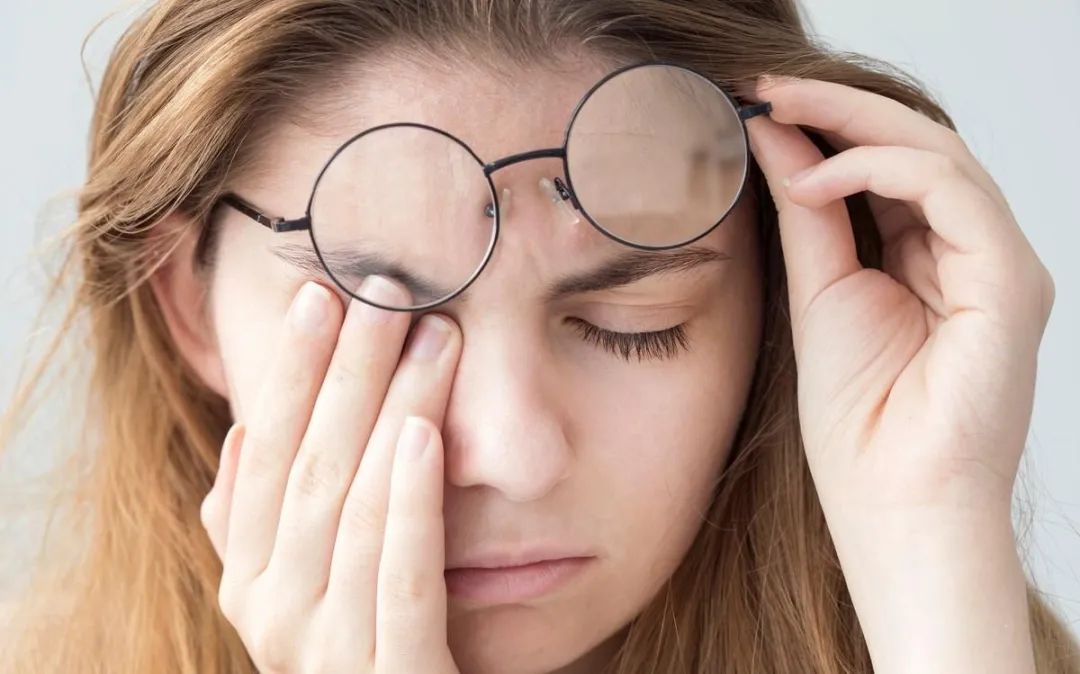 显示器伤眼_臂力器伤下巴_鱼骨绕线器 伤耳机