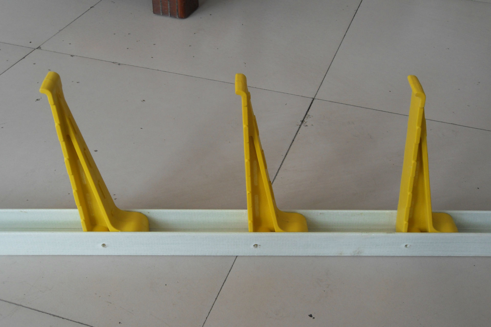 一个想工具箱的盒子,里面有手机支架 鱼骨绕线器_显示器支架 测评_安装完吉吉播发器为什么网页还是显示要安装