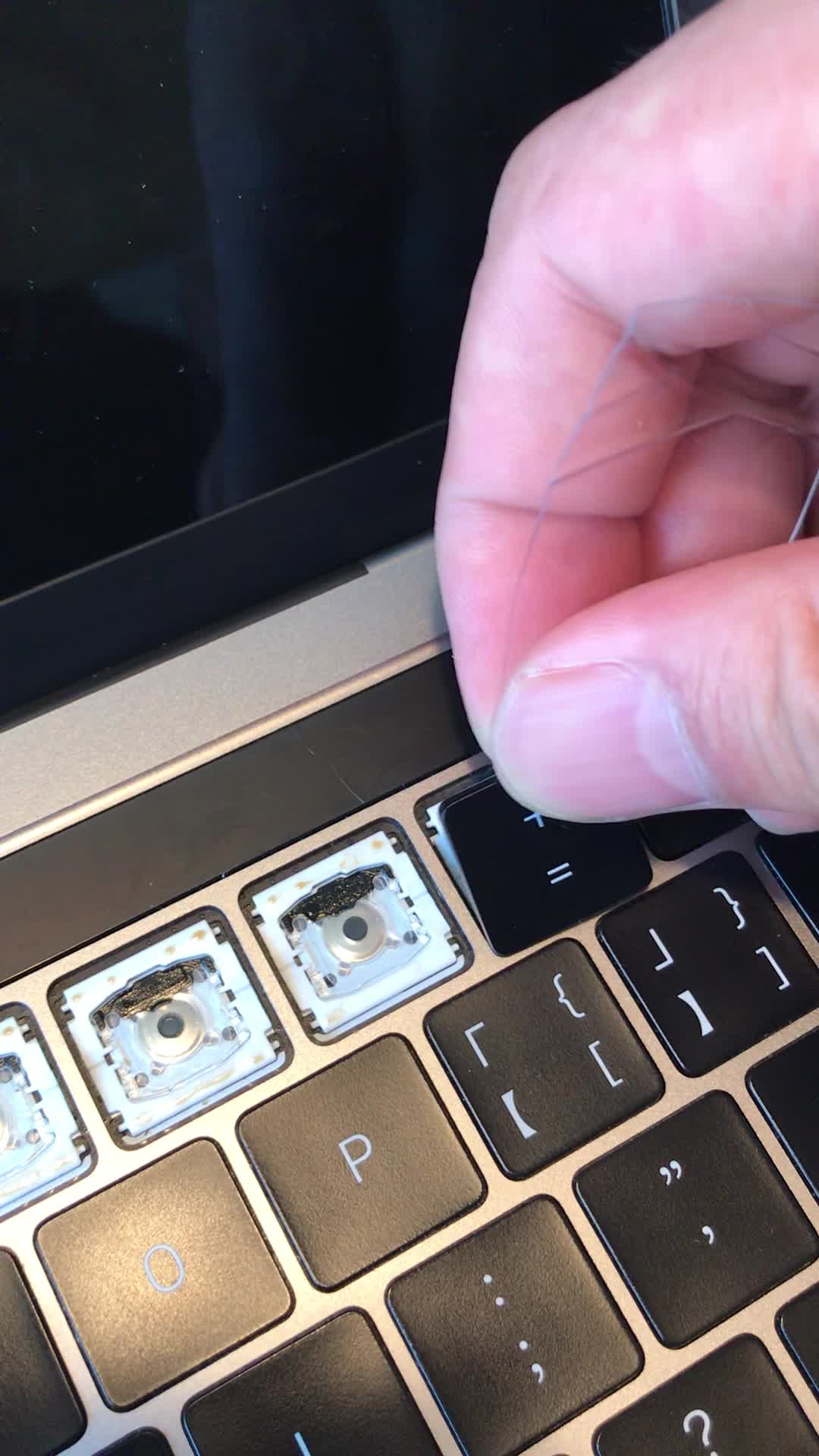 苹果键盘怎么拆卸图解