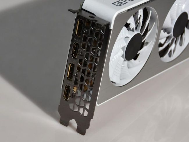 台式机玩大型游戏显卡温度_显卡 玩大型游戏就花屏_1g显卡玩游戏怎么样