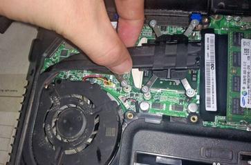 显卡风扇吱吱的响_电脑显卡风扇总是响_新显卡 风扇响