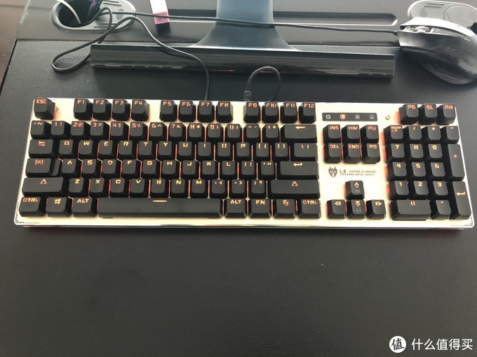 双飞燕机械键盘测评：X7狼印X850金黑