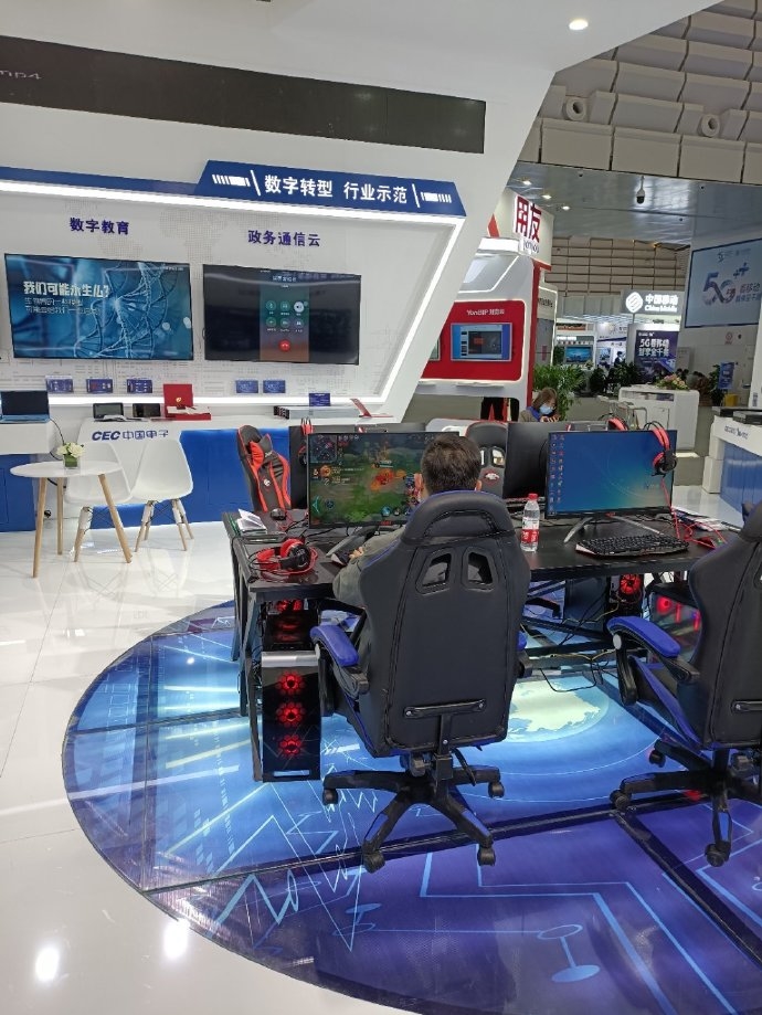 国产电竞主机ARM处理器FT-2000 4核32GB内存8GB显卡