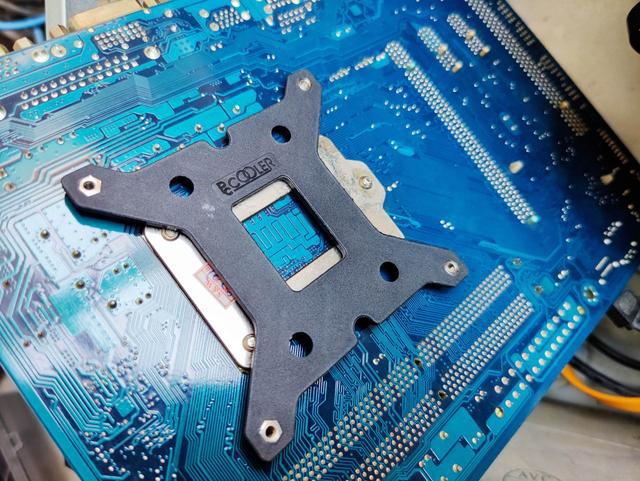 公版显卡好还是非公版_为什么公版显卡贵_什么是显卡公版