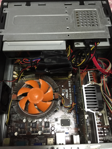 电脑显示器不亮键盘不亮_显示器不亮 键盘灯不亮_键盘亮了灯显示器不亮怎么回事