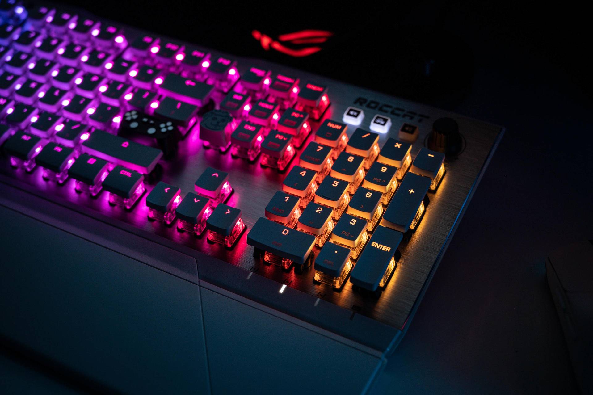 流光溢彩的德系高端机械键盘，少数派的冰豹Vulcan 122