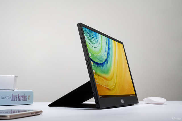 两侧无边框显示器