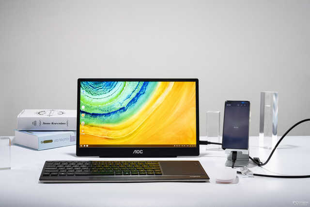 两侧无边框显示器