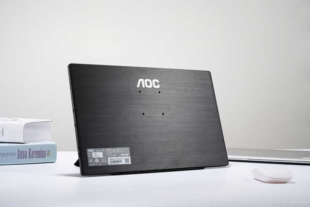 两侧无边框显示器