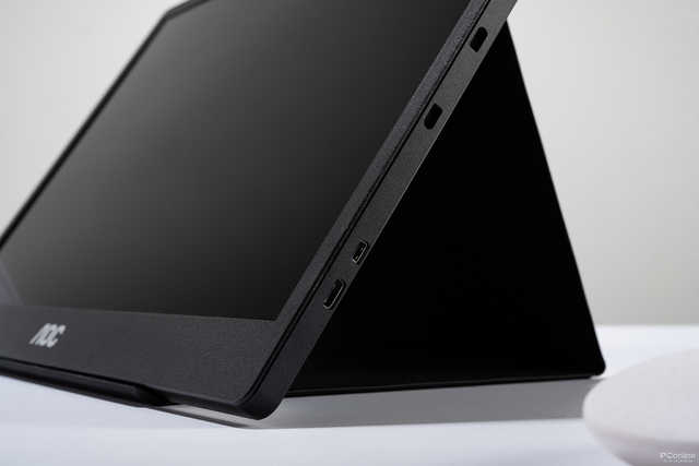 两侧无边框显示器