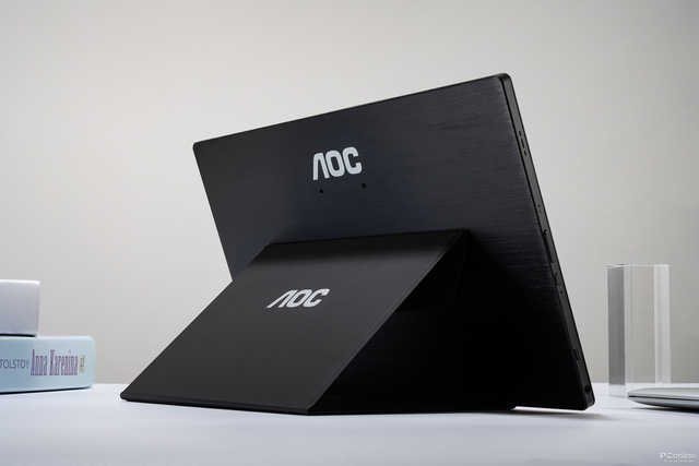 两侧无边框显示器