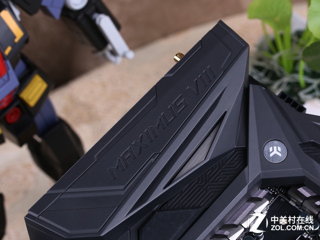 信仰炫光强悍规格 华硕M8F主板评测 