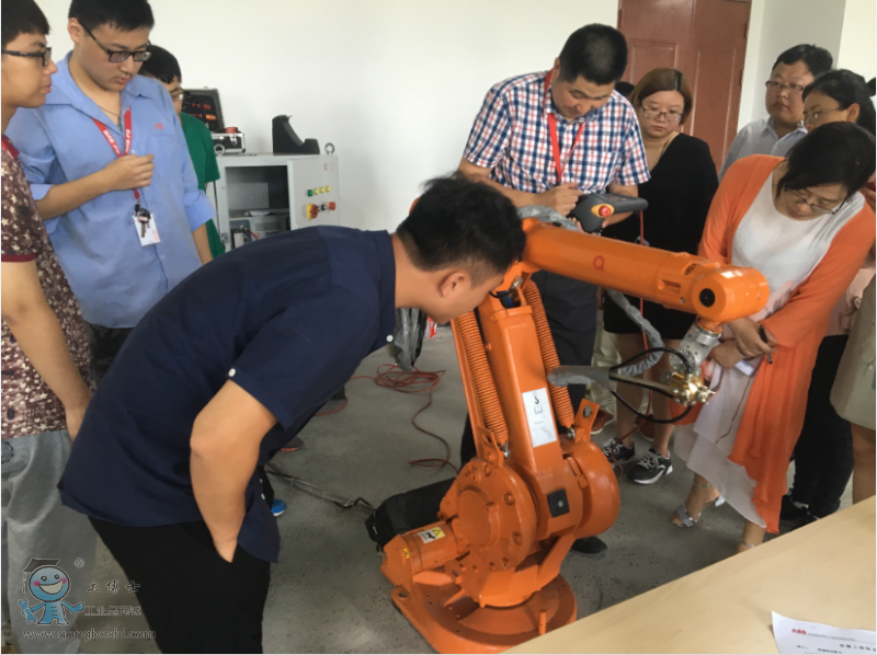 手机聊天软件_手机机器人聊天软件_手机短片聊天软件