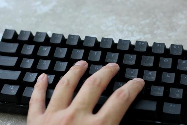 机械键盘轴_机械键盘红轴和黑轴区别_机械键盘黄轴与茶轴区别