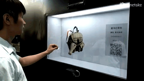 玻璃里面有显示器广告